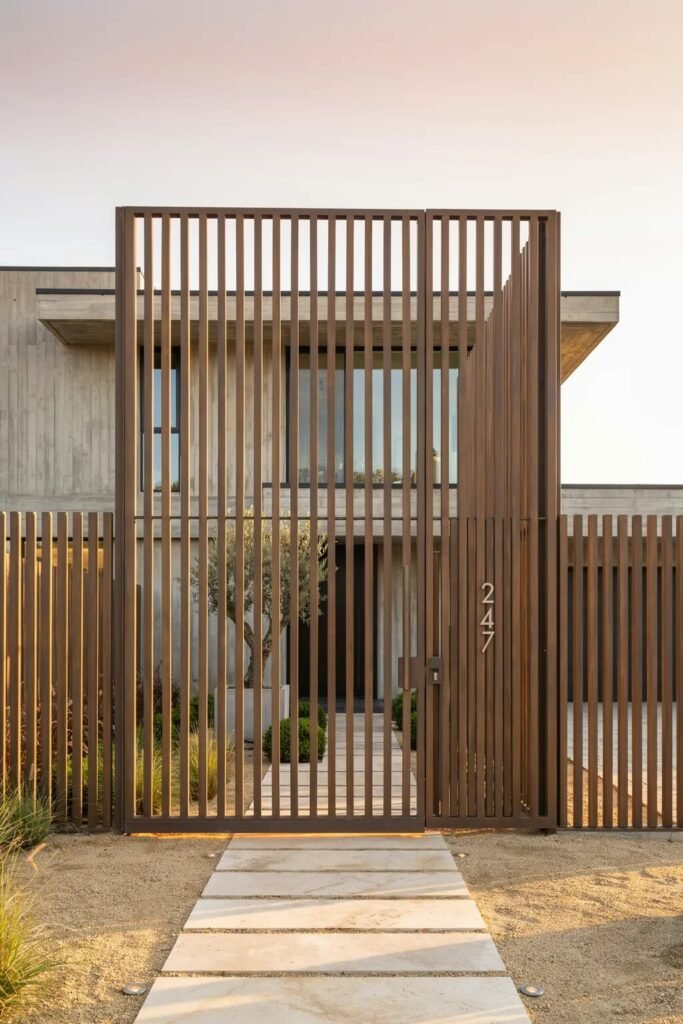 Modern main gate design 13 Vertical modern main gate design