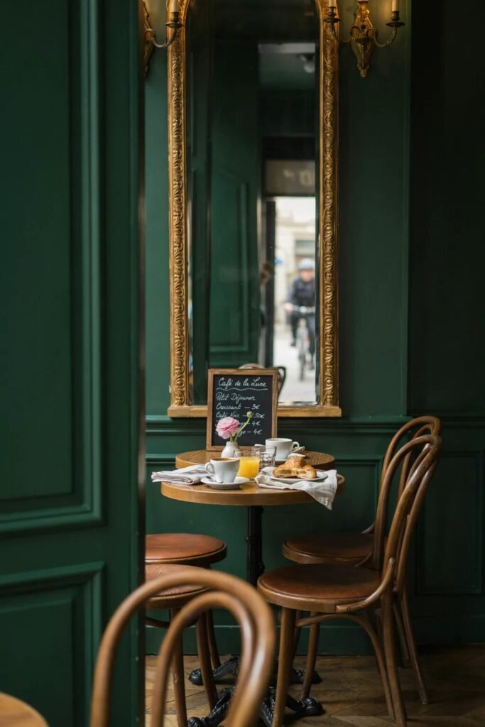 Moody breakfast nook Parisian style
