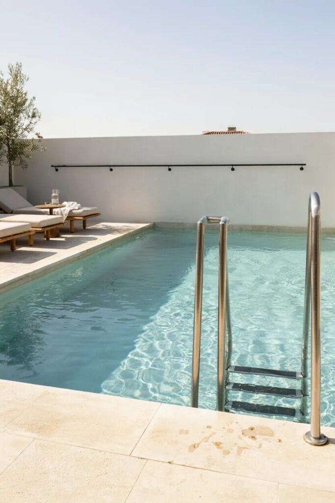 DIY pool ladder ideas 3 DIY pool ladder ideas steel rails