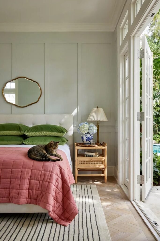 Preppy bedroom design 7 Ginger jars in preppy bedroom design