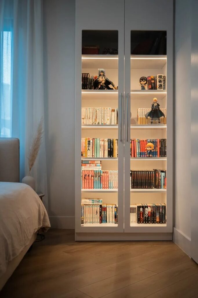 15 manga shelf ideas 7 Glass cabinet 15 manga shelf ideas