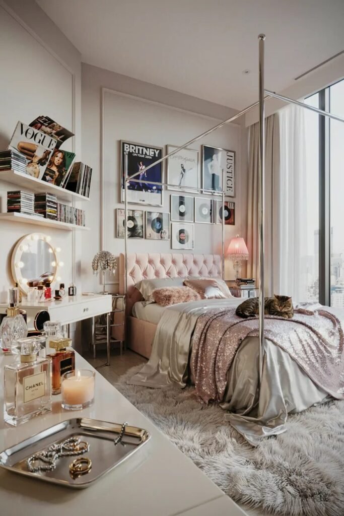 2000s teen bedroom design 9 Pop star 2000s teen bedroom design